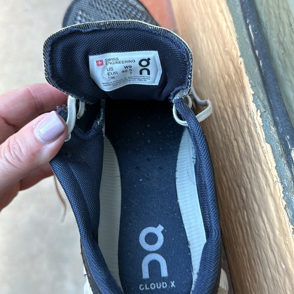 On Cloud X Running Shoes EUC - Picture 10 of 11